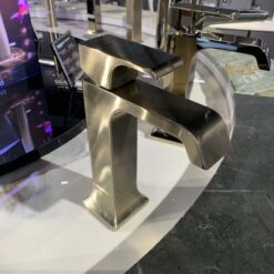 Vòi lavabo nóng lạnh GC TOTO TLG08303V