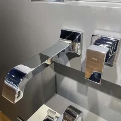 Vòi lavabo nóng lạnh gắn tường GC TOTO TLG08308BA - Chrome