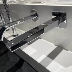 Vòi lavabo cảm ứng gắn tường TOTO TLE25010A