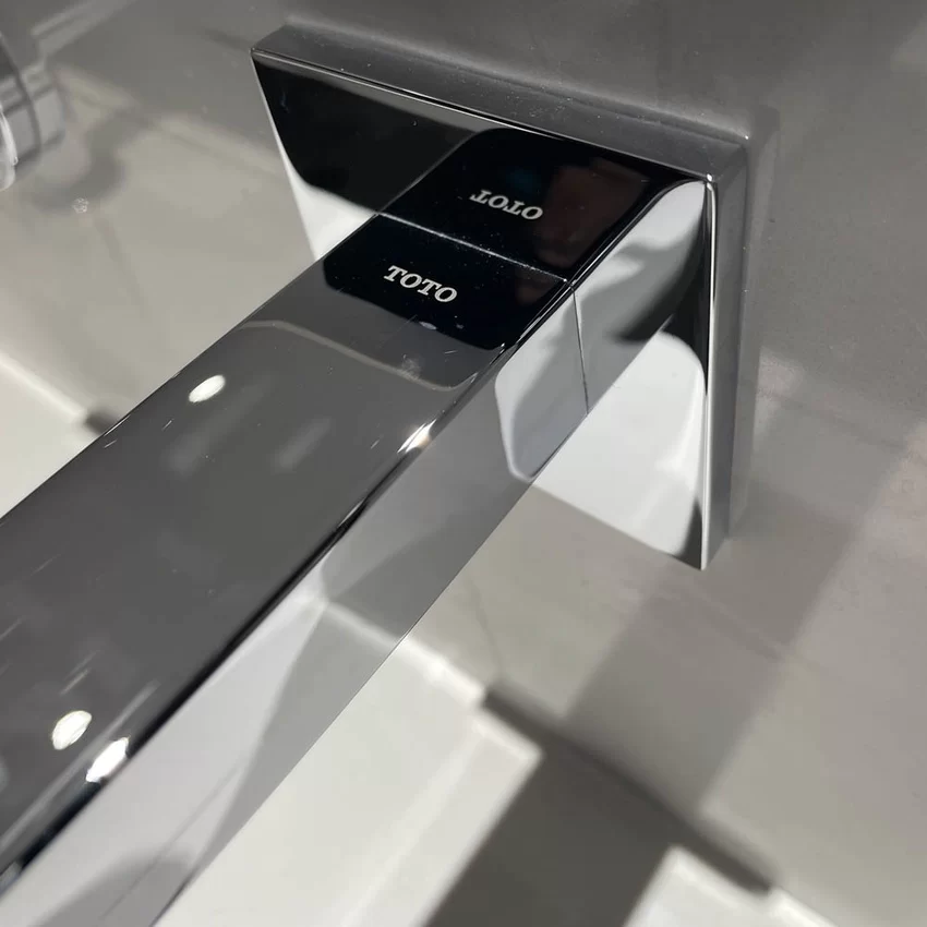 Vòi lavabo cảm ứng TOTO TLE25010A Vòi lavabo cảm ứng gắn tường TOTO TLE25010A