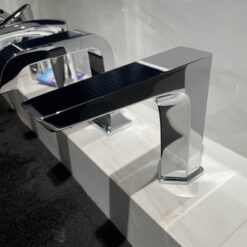 Vòi lavabo cảm ứng TOTO TLE20006A