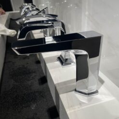 Vòi lavabo cảm ứng TOTO TLE20006A