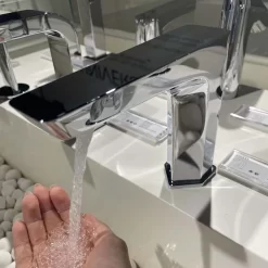 Vòi lavabo cảm ứng TOTO TLE20006A