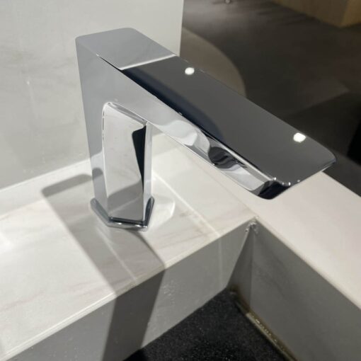 Vòi lavabo cảm ứng TOTO TLE20006A