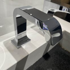 Vòi lavabo cảm ứng TOTO TLE21006A