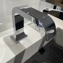 Vòi lavabo cảm ứng TOTO TLE21006A