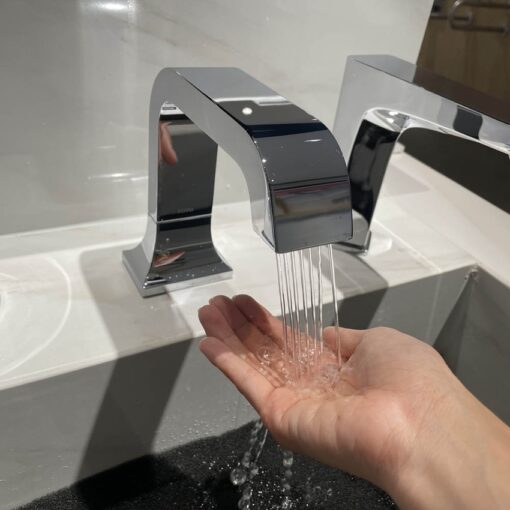 Vòi lavabo cảm ứng TOTO TLE21006A