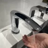 Vòi lavabo cảm ứng TOTO TLE22006A 2 Vòi lavabo cảm ứng TOTO TLE22006A