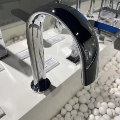 Vòi lavabo cảm ứng TOTO TLE24006A