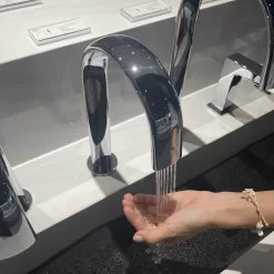 Vòi lavabo cảm ứng TOTO TLE24007A