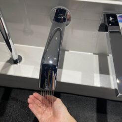 Vòi lavabo cảm ứng TOTO TLE24010V
