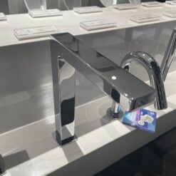 Vòi lavabo cảm ứng TOTO TLE25008V