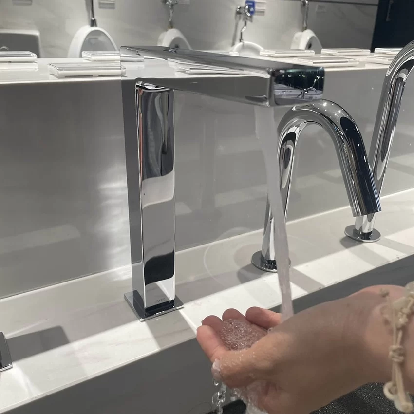 Vòi lavabo cảm ứng TOTO TLE25008V 3 Vòi lavabo cảm ứng TOTO TLE25008V