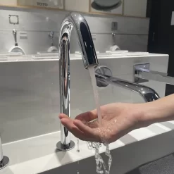 Vòi lavabo cảm ứng TOTO TLE26008V