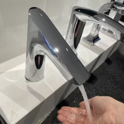 Vòi lavabo cảm ứng TOTO TLE27002A