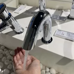 Vòi lavabo cảm ứng TOTO TLE28002A TLE03502A1 TLN01102A (nước lạnh - tái tạo năng lượng)