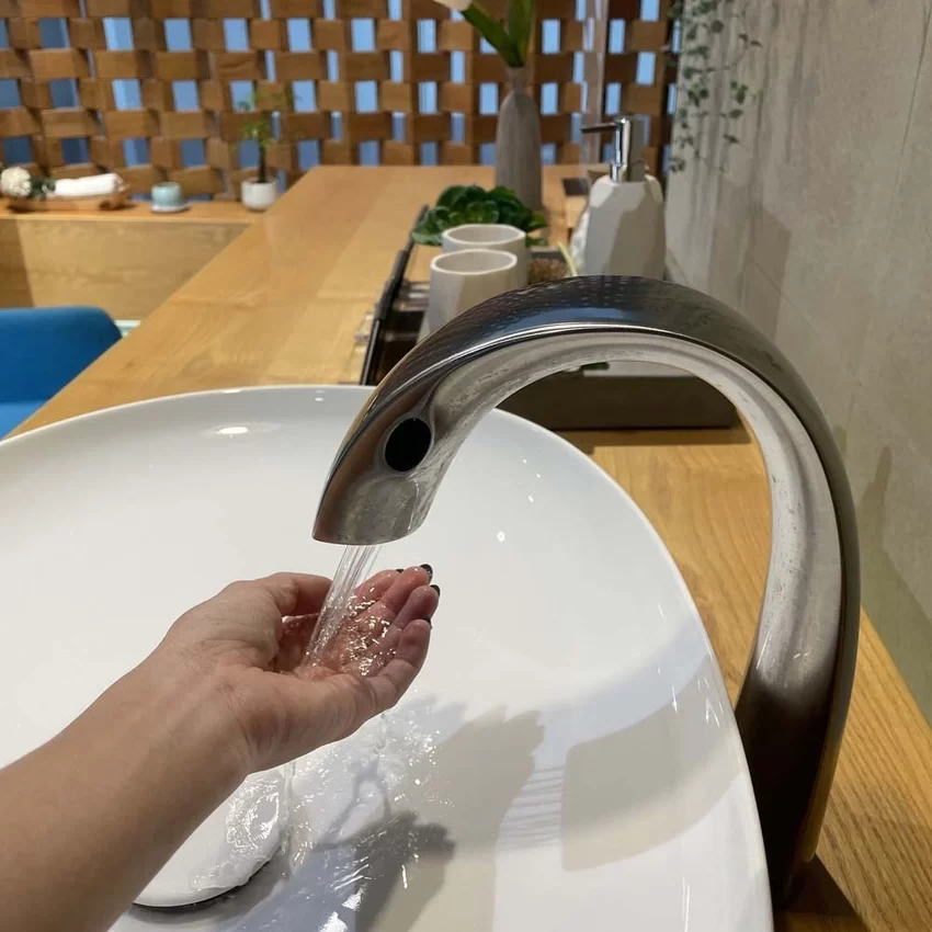 Vòi lavabo cảm ứng TOTO TLP01701J TLP01702S Matsu Nickel mờ kèm bộ điều khiển 18 Vòi lavabo cảm ứng TOTO TLP01701J-BN TLP01702S Matsu Nickel mờ