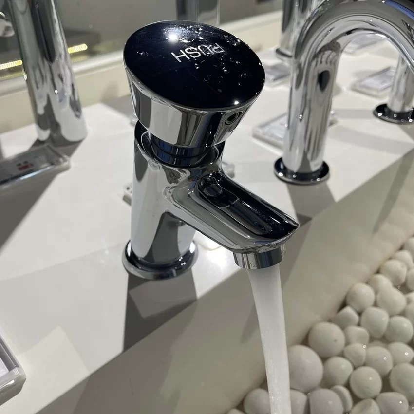 Vòi Lavabo Lạnh Bán Tự Động TOTO DL102 Vòi Lavabo Lạnh Bán Tự Động TOTO DL102 - Mô hình sản phẩm chính