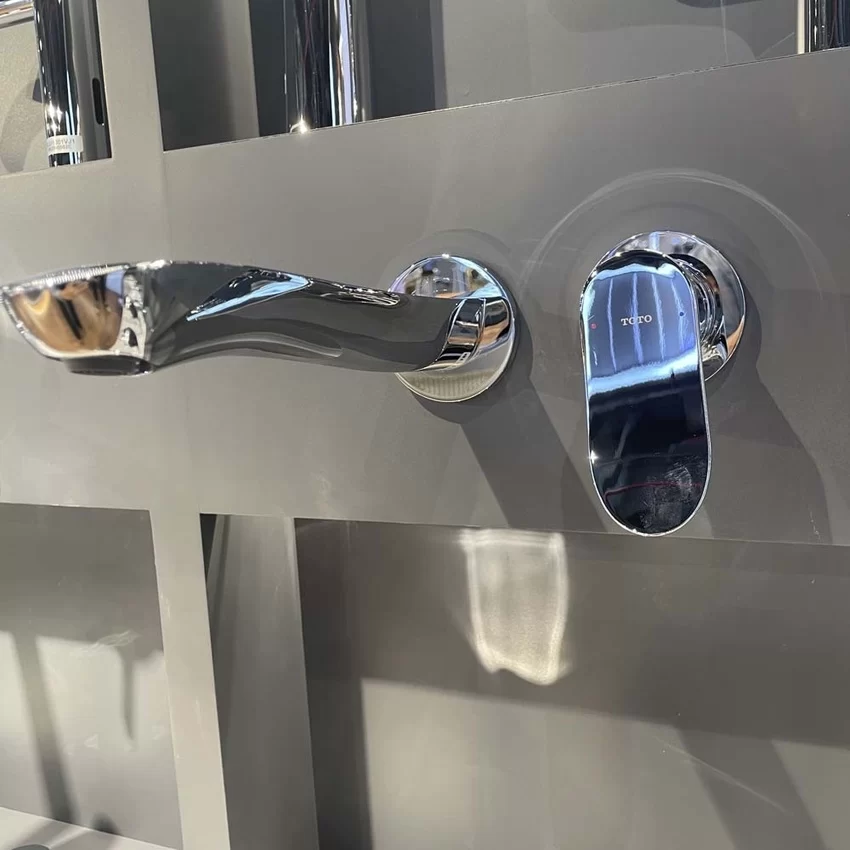 Bề mặt mạ crom cao cấp của vòi lavabo TOTO TLG01311BB Vòi lavabo TOTO bề mặt mạ crom cao cấp - SKU TLG01311BB