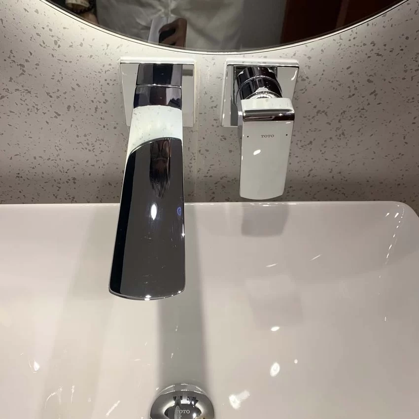 Vòi lavabo nóng lạnh gắn tường GR TOTO TLG02311BB (TLG02311B) 11 Vòi lavabo nóng lạnh gắn tường GR TOTO TLG02311BB (TLG02311B)