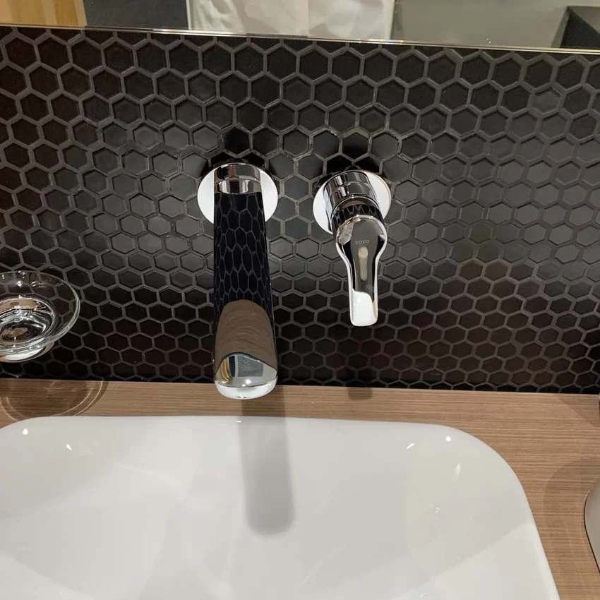 Vòi lavabo nóng lạnh gắn tường GS TOTO TLG03308BB (TLG03308B) 10 Vòi lavabo nóng lạnh gắn tường GS TOTO TLG03308BB (TLG03308B)