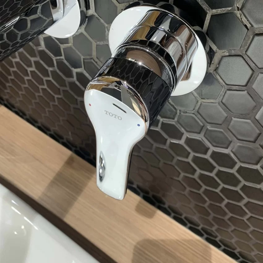 Vòi lavabo nóng lạnh gắn tường GS TOTO TLG03308BB (TLG03308B) 13 Vòi lavabo nóng lạnh gắn tường GS TOTO TLG03308BB (TLG03308B)