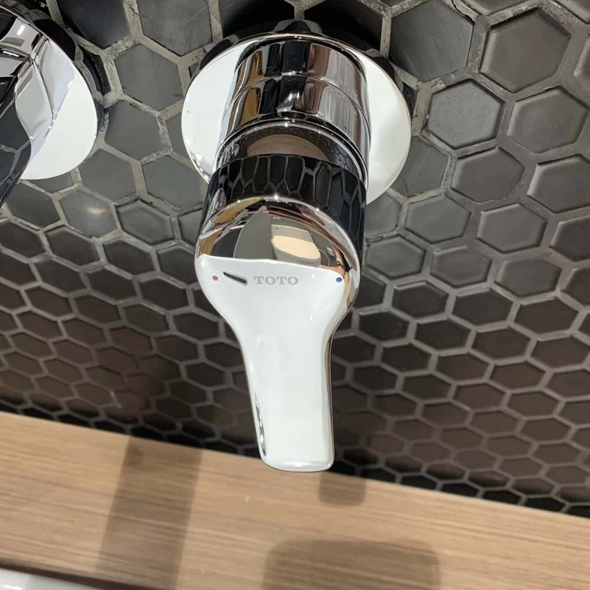 Vòi lavabo nóng lạnh gắn tường GS TOTO TLG03308BB (TLG03308B) 14 Vòi lavabo nóng lạnh gắn tường GS TOTO TLG03308BB (TLG03308B)