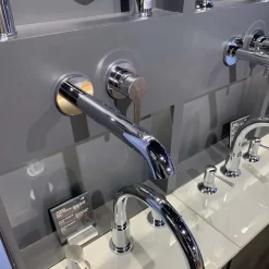 Vòi lavabo nóng lạnh gắn tường LB TOTO TLS01310B