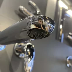 Vòi lavabo nóng lạnh gắn tường LC TOTO TLS03308B