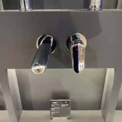 Vòi lavabo nóng lạnh gắn tường LF TOTO TLS04308B