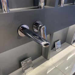 Vòi lavabo nóng lạnh gắn tường LF TOTO TLS04308B
