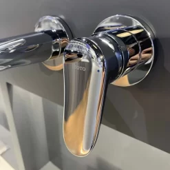 Vòi lavabo nóng lạnh gắn tường LF TOTO TLS04308B