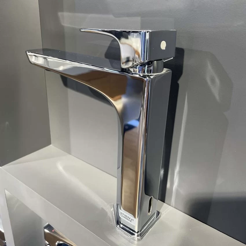 Cận cảnh vòi lavabo TLG07303V Cận cảnh vòi lavabo TLG07303V
