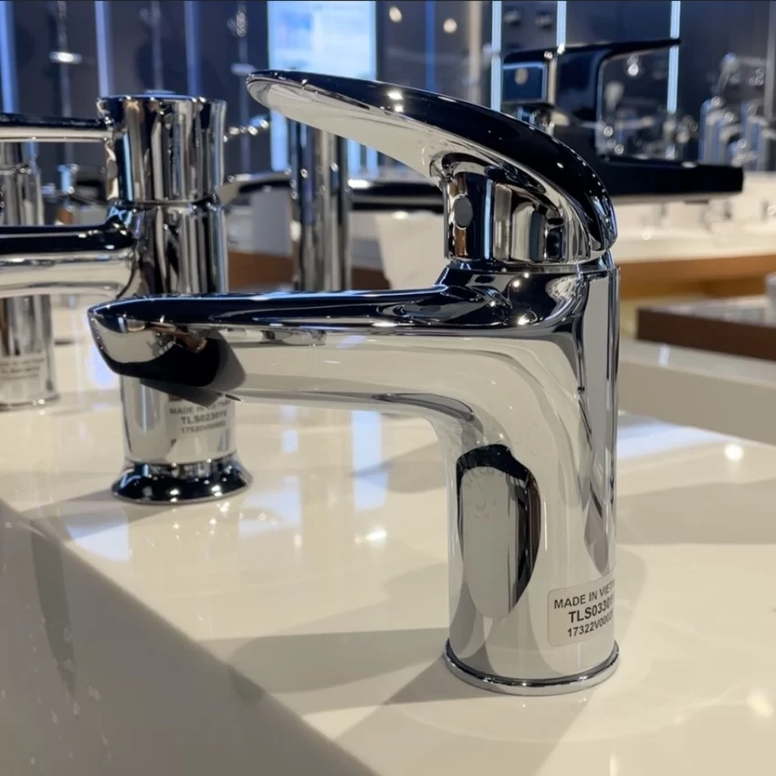 Chi tiết vòi lavabo nóng lạnh LC TOTO TLS03301V Chi tiết vòi lavabo nóng lạnh LC TOTO TLS03301V