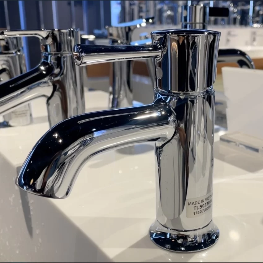 Không gian phòng tắm với vòi lavabo TOTO TLS02301V SKU TLS02301V Không gian phòng tắm với vòi lavabo TOTO TLS02301V
