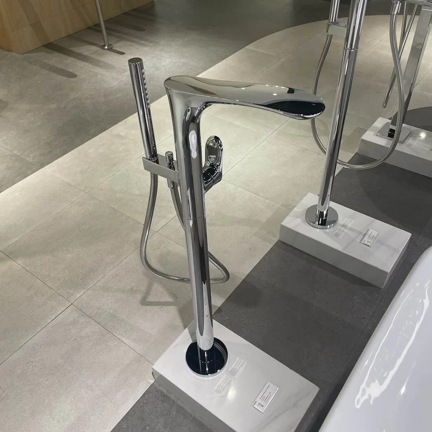 Vòi xả bồn tắm TOTO TBG01306BA đặt sàn nóng lạnh 9 Vòi xả bồn tắm TOTO TBG01306BA đặt sàn nóng lạnh