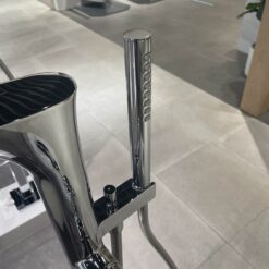 Vòi xả bồn tắm TOTO TBG01306BA TBN01105B đặt sàn nóng lạnh (kèm đế)