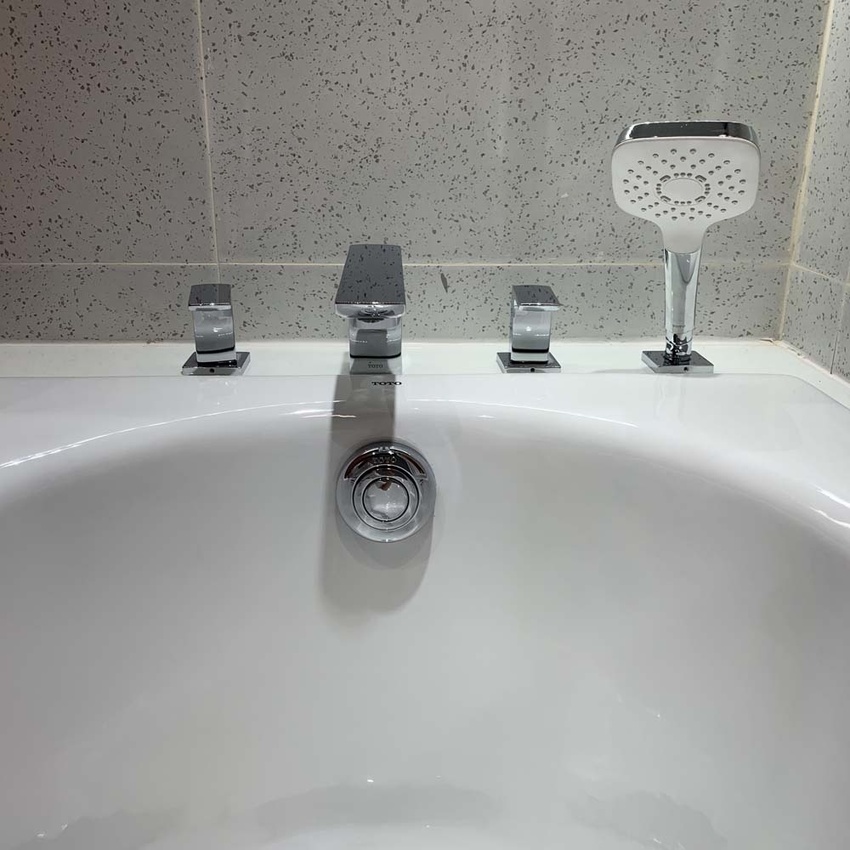 Tay sen tích hợp nhiều chế độ phun Tay sen vòi xả TOTO TBG02202A