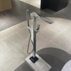 Vòi xả bồn tắm TOTO TBG02306BA TBN01105B đặt sàn nóng lạnh (kèm đế) 13 Vòi xả bồn tắm TOTO TBG02306BA TBN01105B đặt sàn nóng lạnh (kèm đế)