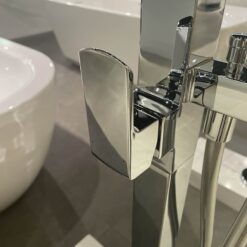 Vòi xả bồn tắm TOTO TBG02306BA TBN01105B đặt sàn nóng lạnh (kèm đế) 15 Vòi xả bồn tắm TOTO TBG02306BA TBN01105B đặt sàn nóng lạnh (kèm đế)