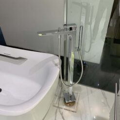 Vòi xả bồn tắm TOTO TBG07306AA TBN01105B đặt sàn nóng lạnh (kèm đế)