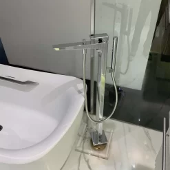 Vòi xả bồn tắm TOTO TBG07306AA TBN01105B đặt sàn nóng lạnh (kèm đế)