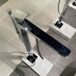 Vòi xả bồn tắm TOTO TBG07306AA TBN01105B đặt sàn nóng lạnh (kèm đế)