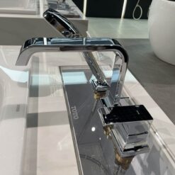 Vòi xả bồn tắm TOTO TBG08305AA nóng lạnh kèm tay sen