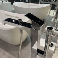 Vòi xả bồn tắm TOTO TBG08306AA TBN01105B đặt sàn nóng lạnh (kèm đế)