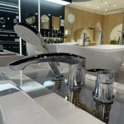 Vòi xả bồn tắm TOTO TBG09305AA nóng lạnh kèm tay sen