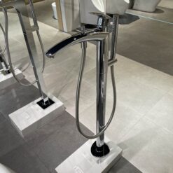 Vòi xả bồn tắm TOTO TBG09306AA TBN01105B đặt sàn nóng lạnh (kèm đế)