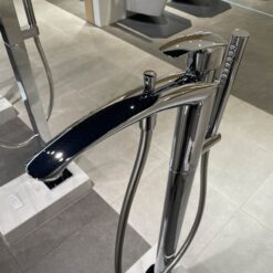 Vòi xả bồn tắm TOTO TBG09306AA TBN01105B đặt sàn nóng lạnh (kèm đế) 15 Vòi xả bồn tắm TOTO TBG09306AA TBN01105B đặt sàn nóng lạnh (kèm đế)