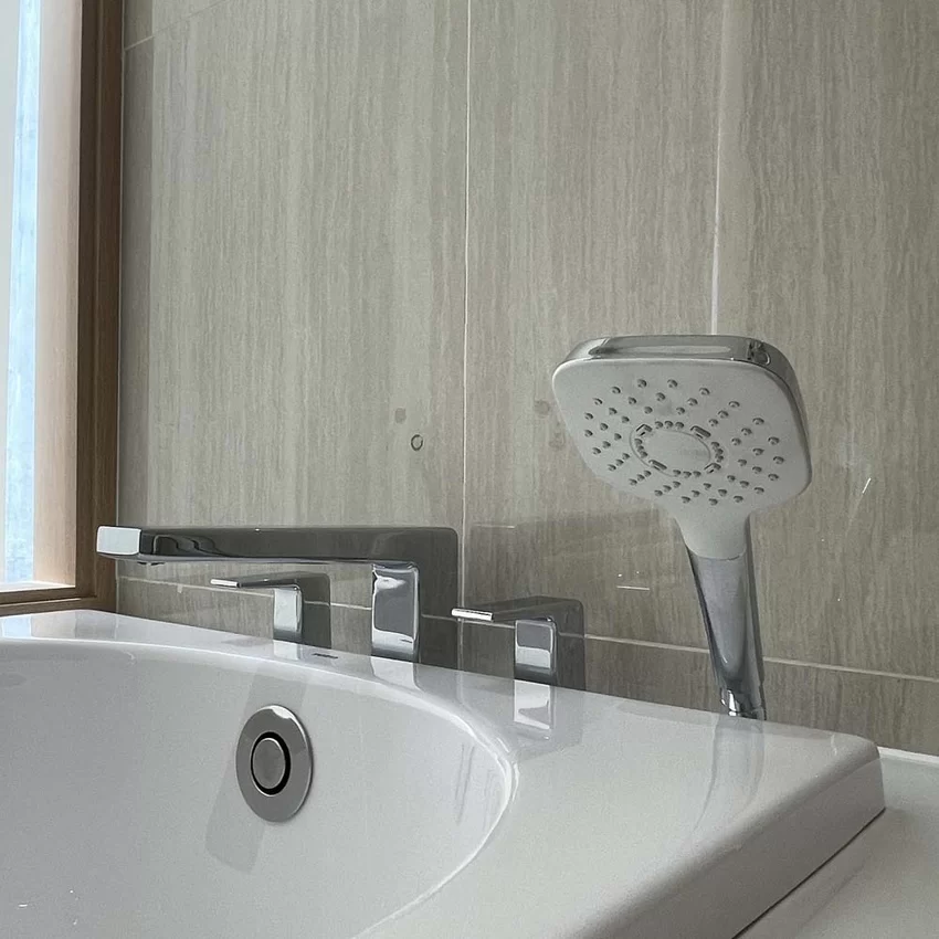 Chi tiết vòi xả bồn TOTO TBG10202A - SKU: TBG10202A Chi tiết vòi xả bồn TOTO TBG10202A nóng lạnh kèm tay sen - SKU: TBG10202A
