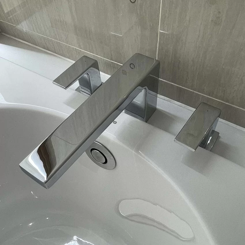 Thiết kế hiện đại vòi xả bồn TOTO TBG10202A - SKU: TBG10202A Thiết kế hiện đại vòi xả bồn TOTO TBG10202A nóng lạnh - SKU: TBG10202A